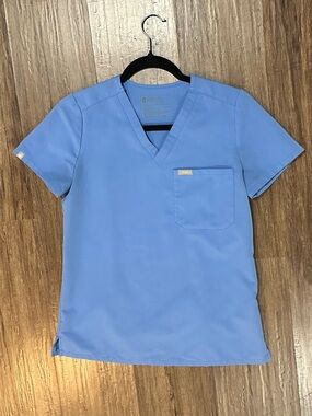 Figs Catarina Scrub Top in Ceil Blue. Size XXS
